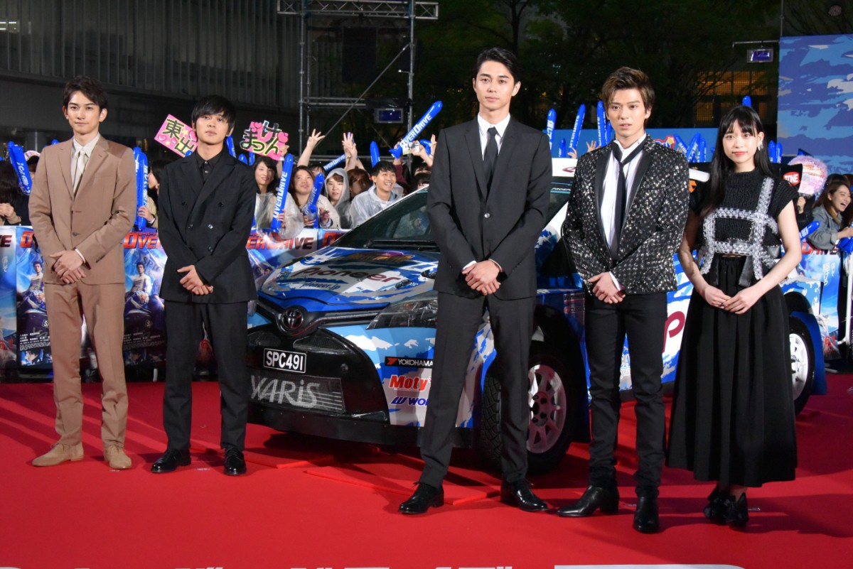 真剣佑、北村匠海への愛が止まらない「ほっぺをプニュプニュしていた」
