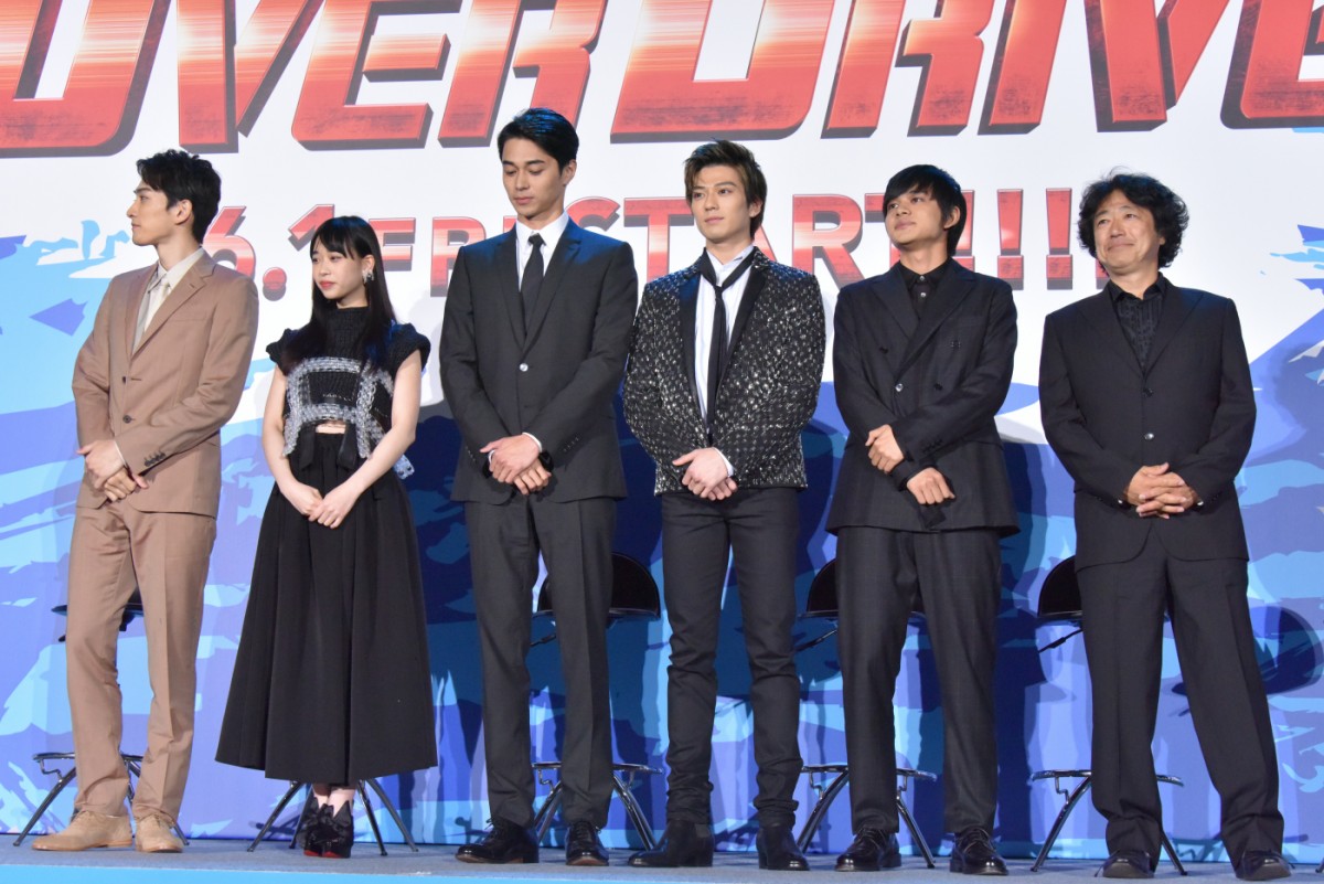 真剣佑、北村匠海への愛が止まらない「ほっぺをプニュプニュしていた」