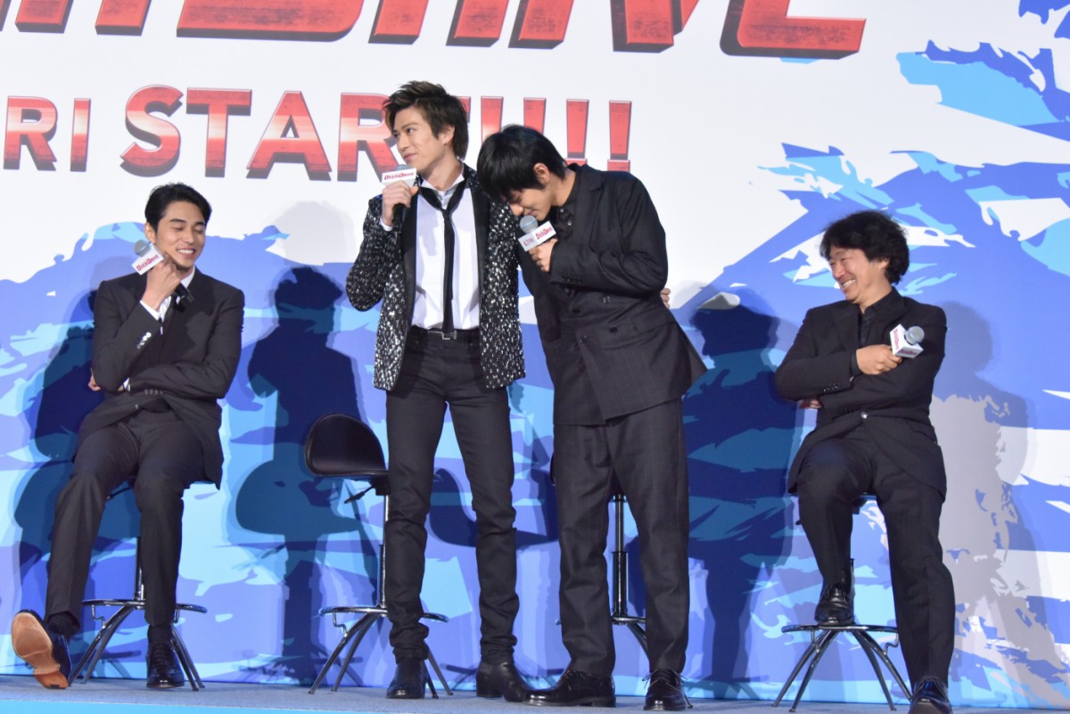真剣佑、北村匠海への愛が止まらない「ほっぺをプニュプニュしていた」