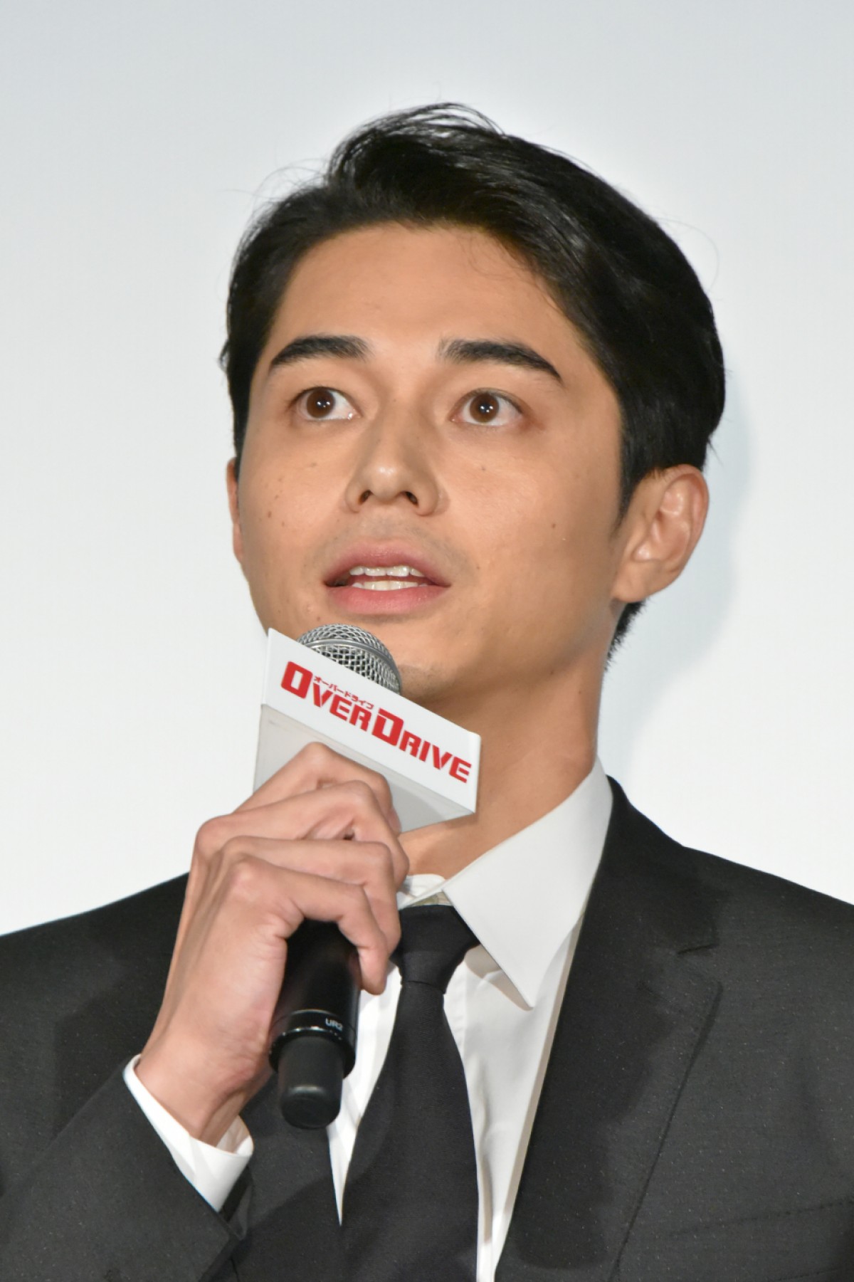 真剣佑、北村匠海への愛が止まらない「ほっぺをプニュプニュしていた」