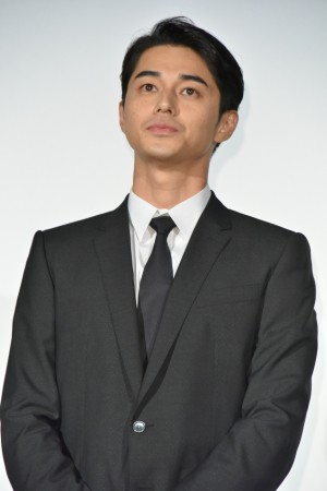 『OVER DRIVE』完成披露舞台挨拶に登壇した東出昌大