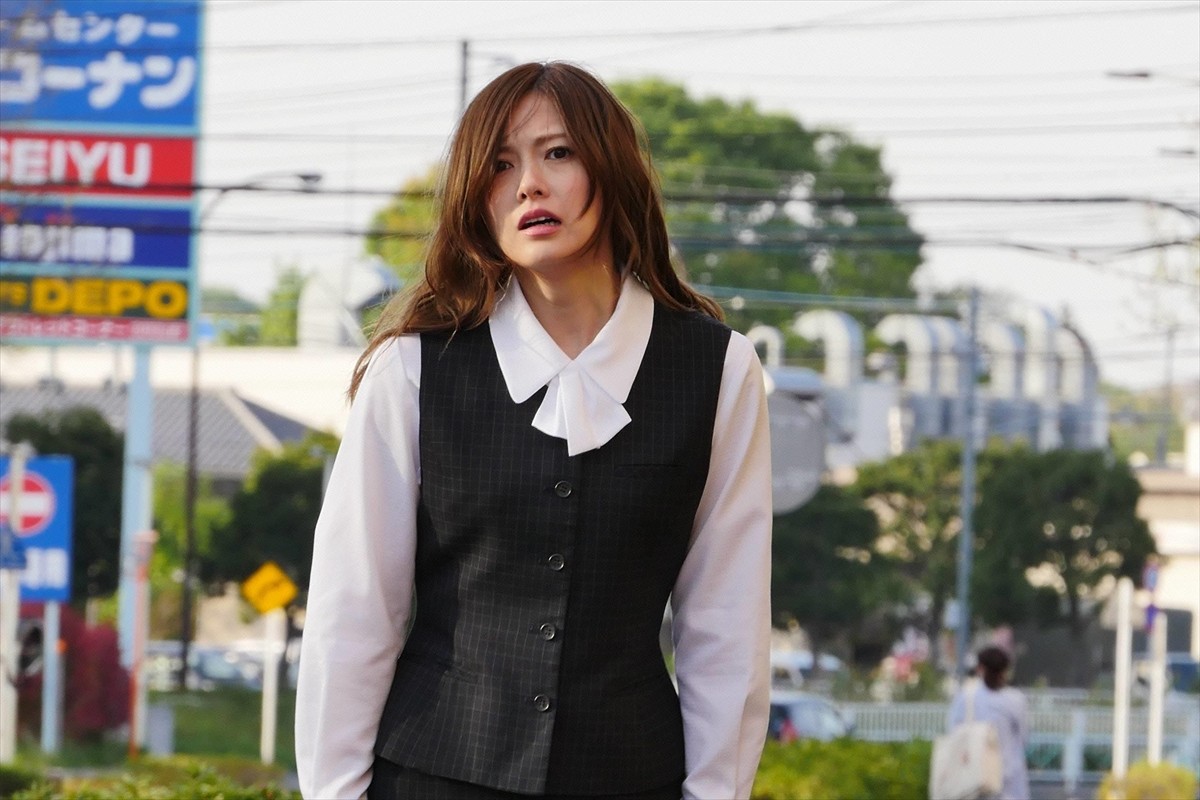 白石麻衣、単独初主演『世にも奇妙な物語』で“インフルエンサー”に