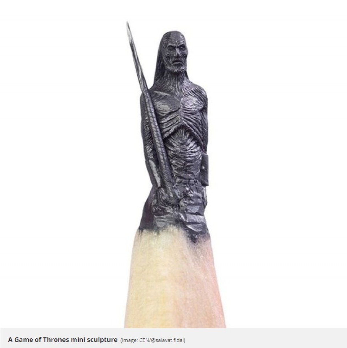『ゲーム・オブ・スローンズ』の世界が鉛筆彫刻に　虫眼鏡必須のアート