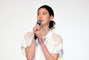 映画『いぬやしき』公開初日舞台挨拶に登壇した三吉彩花