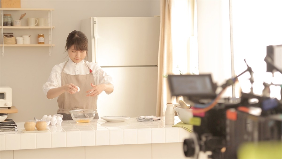 有村架純、新CMはエプロン＆ワンピ＆ラグビー姿で“サラサラ”笑顔