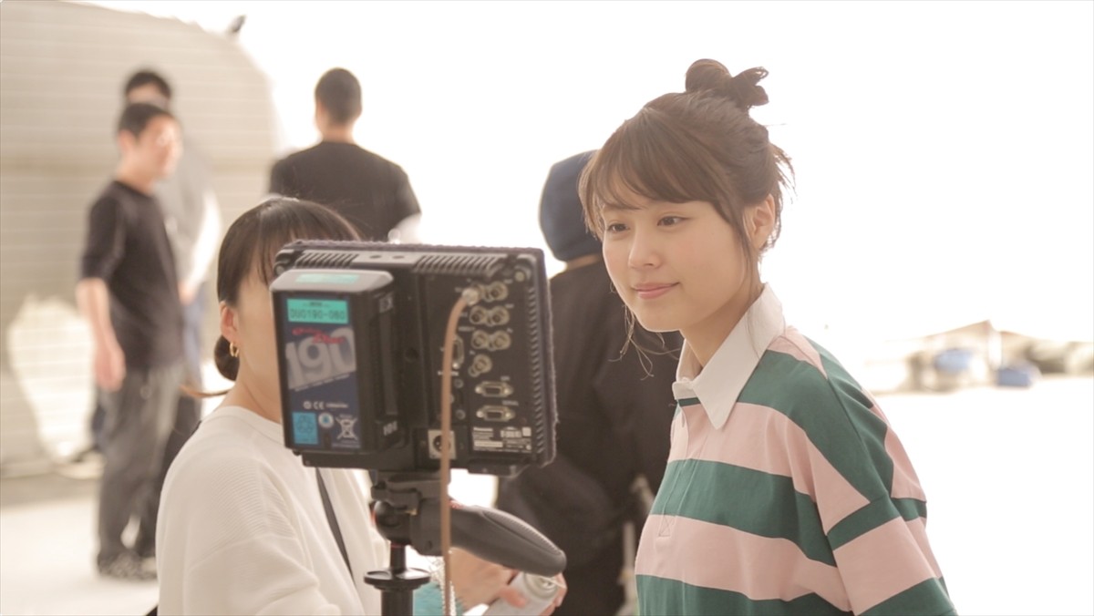 有村架純が出演する「elis Megami 素肌のきもち」新テレビCM「ベタっとゼロ」篇 メイキング