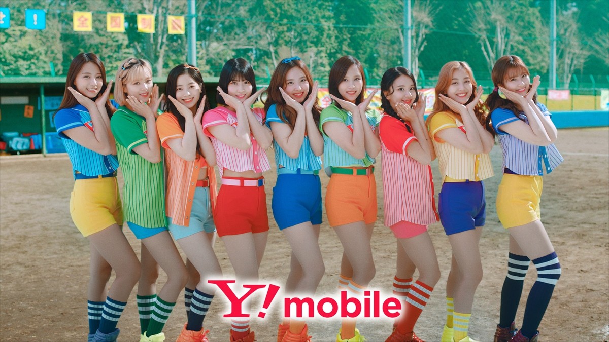 Twice カラフルなユニフォーム姿がかわいい ワイモバ新cm 18年4月22日 エンタメ ニュース クランクイン