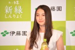 久保田紗友、伊藤園「お～いお茶 新緑」新作テレビCM発表会に登場