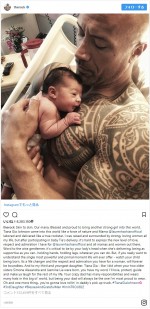 【写真】ドウェイン・ジョンソンに第3子誕生　厚い胸板に抱き寄せる姿を披露
