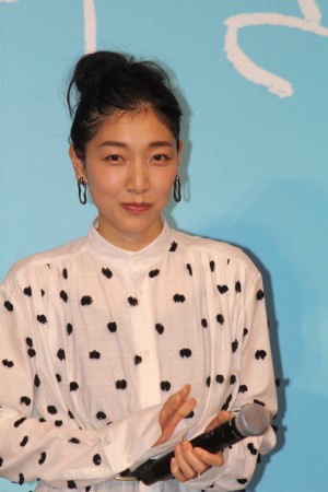 『万引き家族』完成披露試写会舞台挨拶に登壇した安藤サクラ