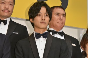 映画『孤狼の血』完成披露試写会に登場した松坂桃李