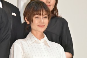 映画『孤狼の血』完成披露試写会に登場した真木よう子