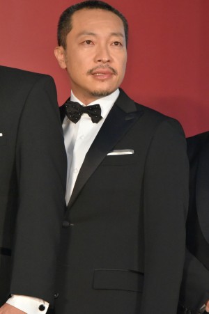 映画『孤狼の血』完成披露試写会に登場した音尾琢真