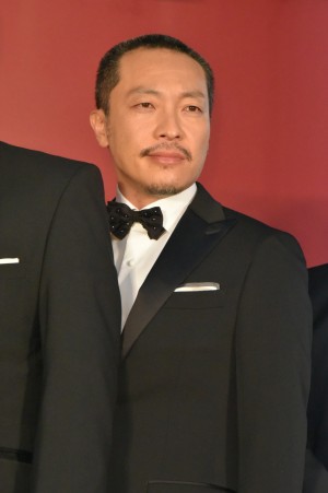 映画『孤狼の血』完成披露試写会に登場した音尾琢真