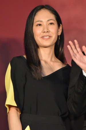 映画『孤狼の血』完成披露試写会に登場した阿部純子