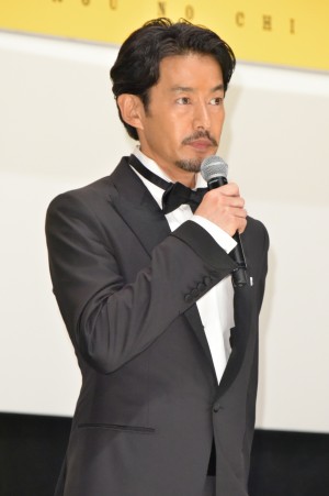 映画『孤狼の血』完成披露試写会に登場した竹野内豊