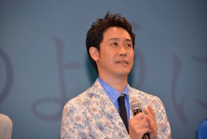 映画『恋は雨上がりのように』完成披露試写会に登壇した大泉洋