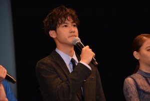 映画『恋は雨上がりのように』完成披露試写会に登壇した葉山奨之