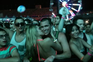 アヴィーチーのライブの様子