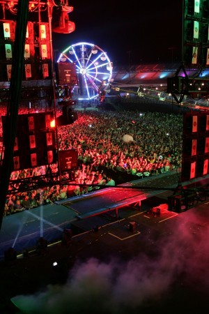 アヴィーチーのライブの様子