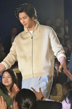 映画『となりの怪物くん』初日舞台挨拶に登壇した速水もこみち