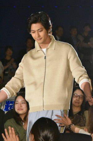 映画『となりの怪物くん』初日舞台挨拶に登壇した速水もこみち