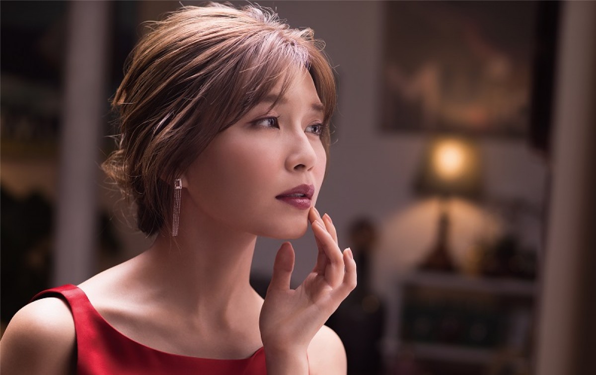 AAA宇野実彩子、さわやかからセクシーに変身　はじける笑顔でCM撮影