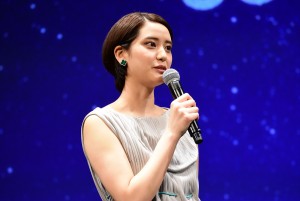 山崎紘菜、『50回目のファーストキス』完成披露舞台挨拶に登壇