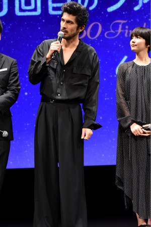 平井堅、『50回目のファーストキス』完成披露舞台挨拶に登壇