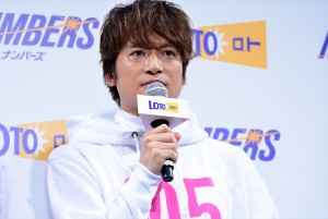「ロト・ナンバーズ」新CMキャラクター発表会にて、“405”こと香取慎吾