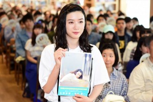 「永野芽郁 in 半分、青い。」PHOTO BOOK発売記念イベントに登場した永野芽郁
