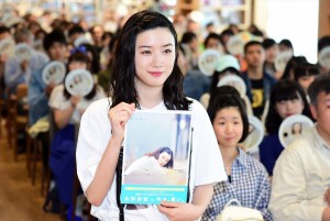 「永野芽郁 in 半分、青い。」PHOTO BOOK発売記念イベントに登場した永野芽郁
