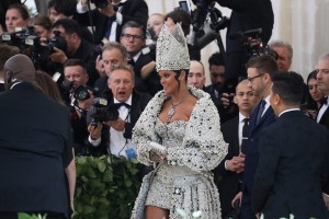 リアーナ、MET GALA2018に登場