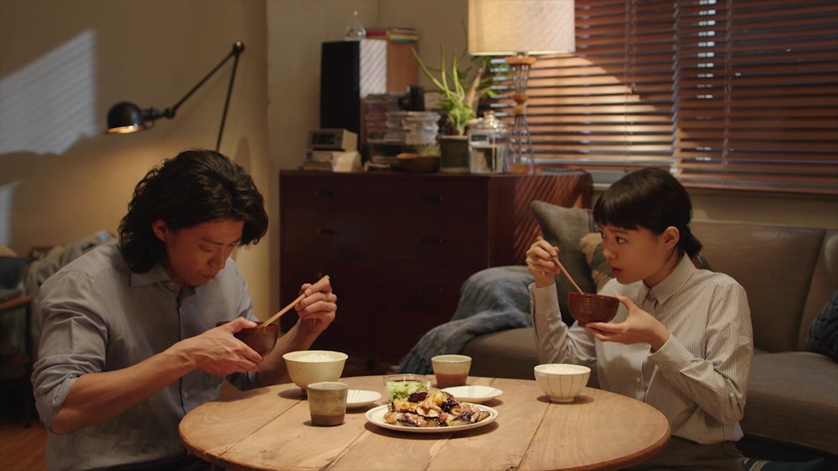 小栗旬、かわいい妹・杉咲花のために味噌汁を料理　新CMで初共演