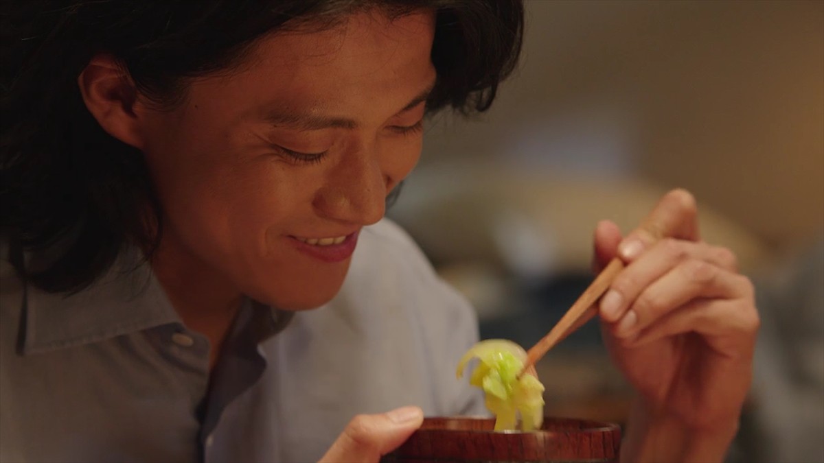 小栗旬、かわいい妹・杉咲花のために味噌汁を料理　新CMで初共演