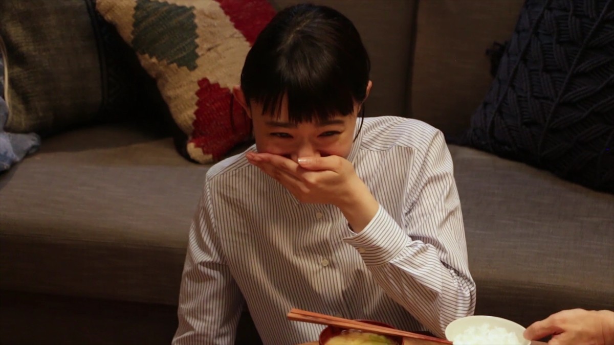 小栗旬、かわいい妹・杉咲花のために味噌汁を料理　新CMで初共演