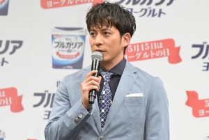 明治ブルガリアヨーグルト2018年『ヨーグルトの日』記念イベントに登場した岡田准一
