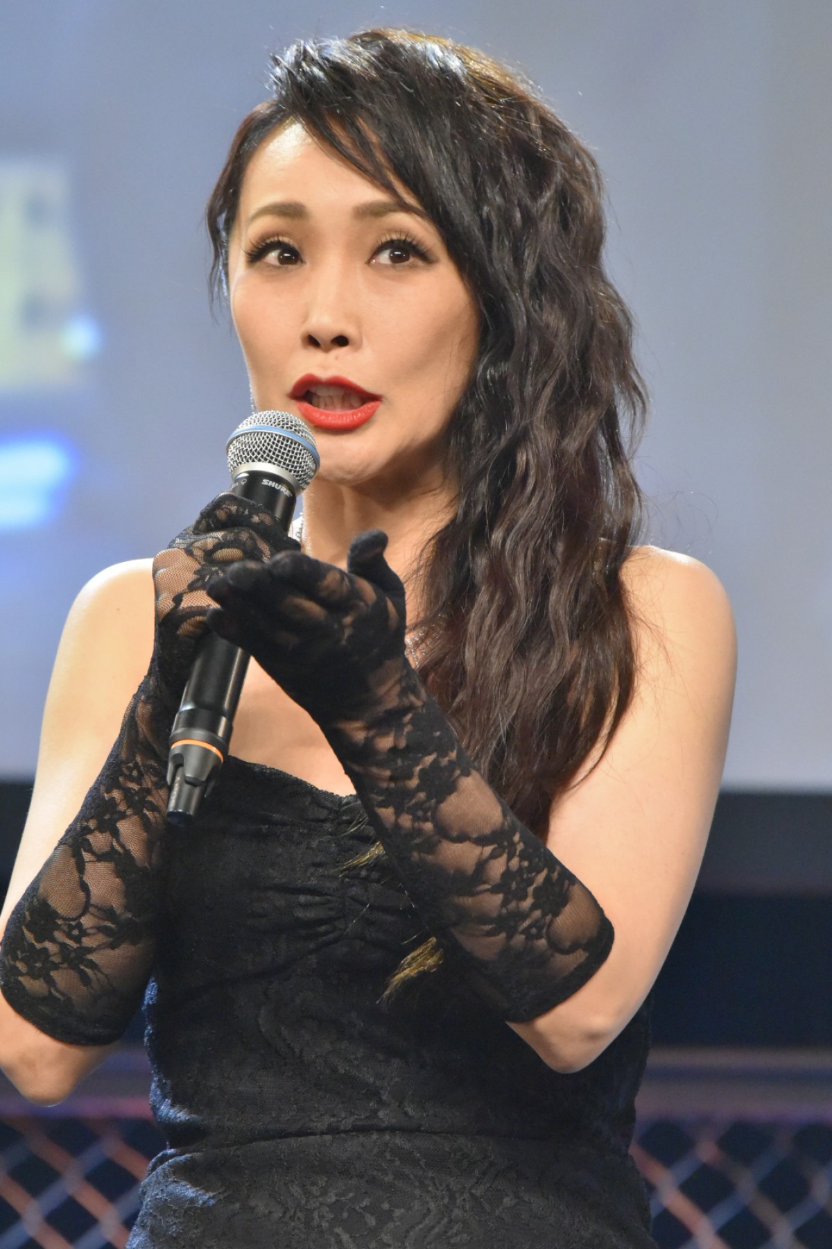 長澤まさみ、ヘヴィメタ演劇に挑戦「魂を解放していきたい」