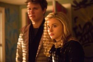 A・エルゴート×C・モレッツが幼なじみ役 『クリミナル・タウン』公開