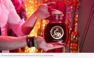 世界のパブつながりで…コニャック一杯150万円！世界記録を更新