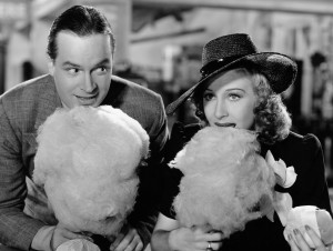 超スピード！わたあめ早食いコンテストで無敵の中国美女