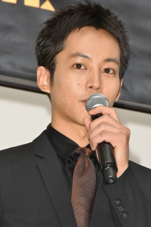 『孤狼の血』初日舞台挨拶に登壇した松坂桃李