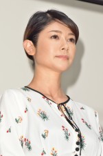 『孤狼の血』初日舞台挨拶に登壇した真木よう子