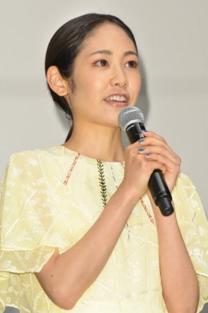 『孤狼の血』初日舞台挨拶に登壇した阿部純子