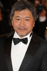 『万引き家族』第71回カンヌ国際映画祭レッドカーペットに登場した是枝裕和監督