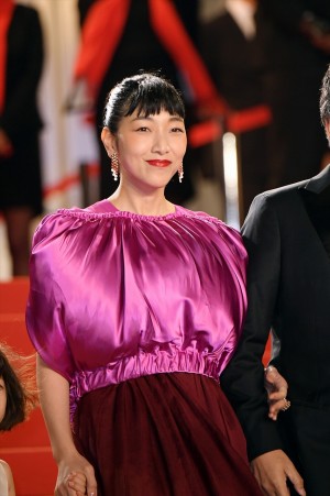 『万引き家族』第71回カンヌ国際映画祭レッドカーペットに登場した安藤サクラ