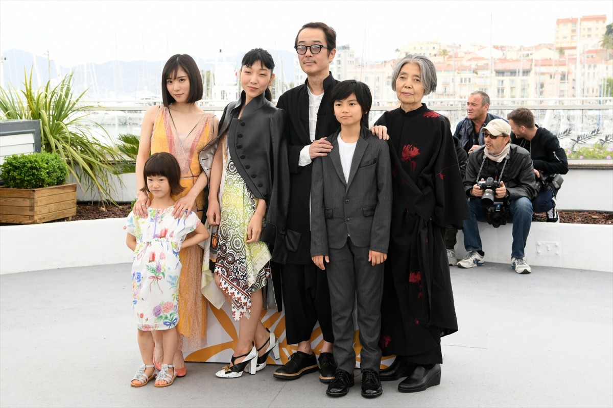 『万引き家族』是枝監督・キャスト、カンヌ映画祭フォトコール＆記者会見に出席