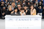 第71回カンヌ国際映画祭のフォトコールに出席した映画『万引き家族』是枝裕和監督と出演者
