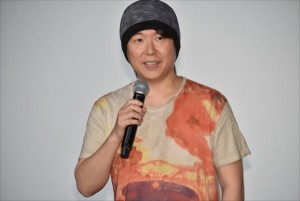 『GODZILLA 決戦機動増殖都市』公開記念舞台挨拶に登壇した静野孔文監督