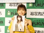 ファースト写真集『ぐらでーしょん』発売記念写真集お渡し会に登場した小倉優香